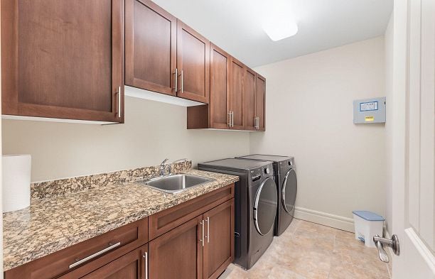 6981 Laurel Street South Cambie