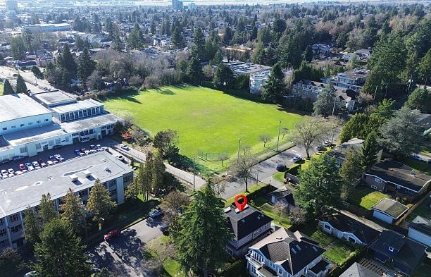 6981 Laurel Street South Cambie