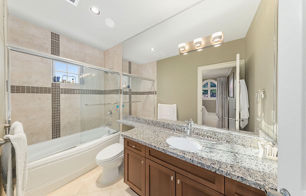 6981 Laurel Street South Cambie