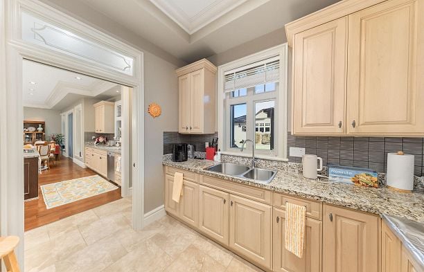 6981 Laurel Street South Cambie