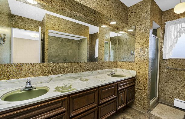 6076 Holland Street Southlands