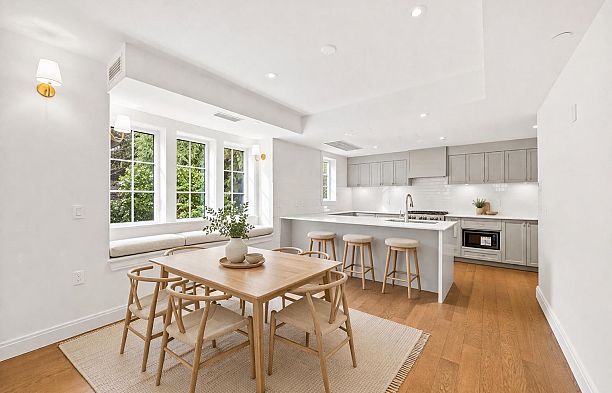 1 5819 Highbury Street Southlands