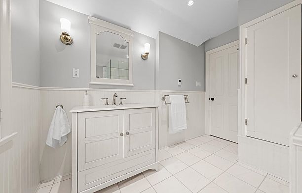 5790 Alma Street Southlands