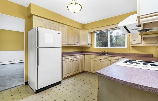 6076 Holland Street Southlands