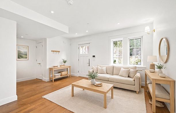 1 5819 Highbury Street Southlands