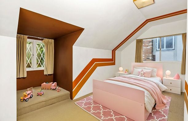 6076 Holland Street Southlands