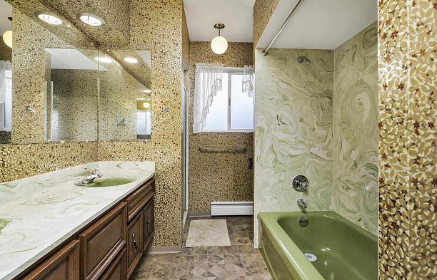 6076 Holland Street Southlands