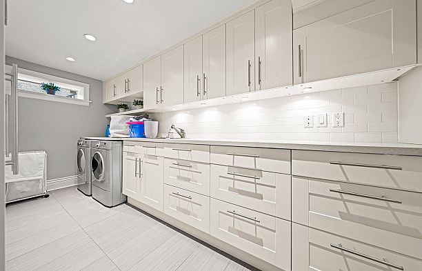 5790 Alma Street Southlands