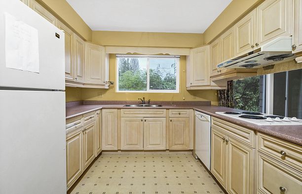 6076 Holland Street Southlands