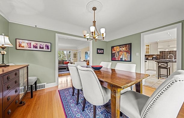 5790 Alma Street Southlands