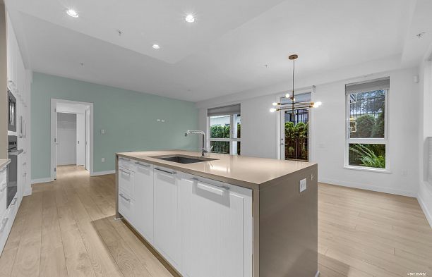 109 6677 Cambie Street South Cambie