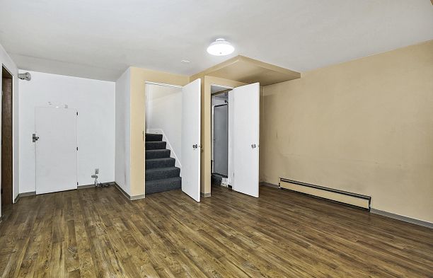 6076 Holland Street Southlands