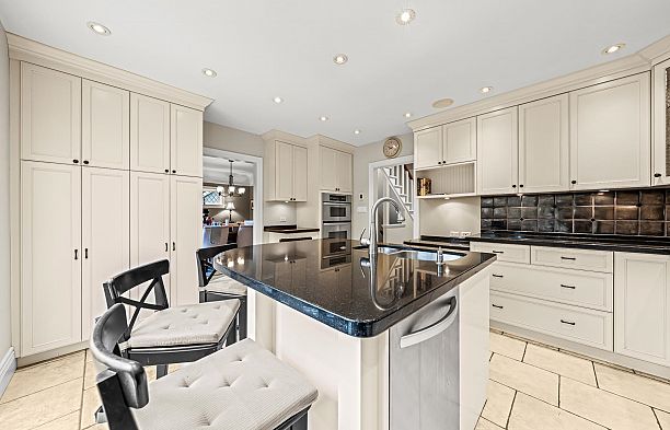 5790 Alma Street Southlands