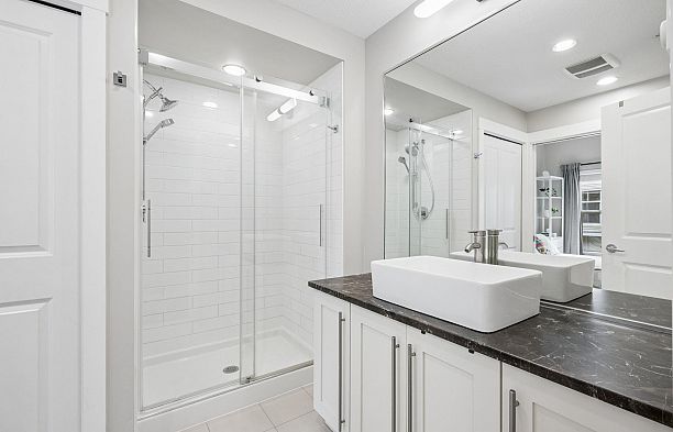 755 W 42 Avenue Oakridge VW