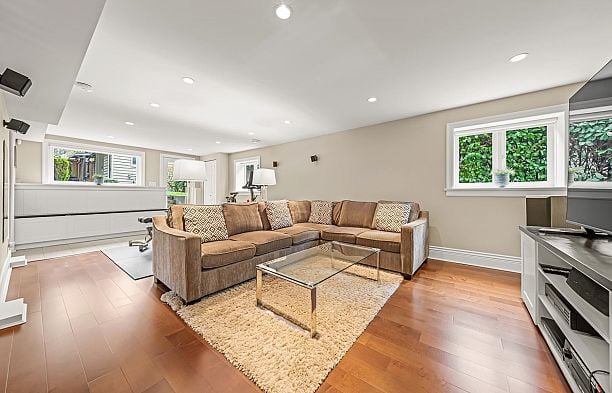 5790 Alma Street Southlands