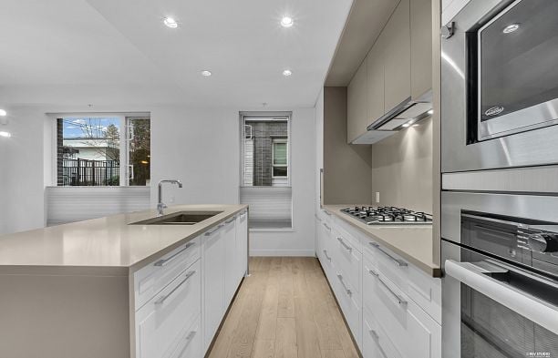 109 6677 Cambie Street South Cambie