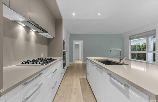 109 6677 Cambie Street South Cambie