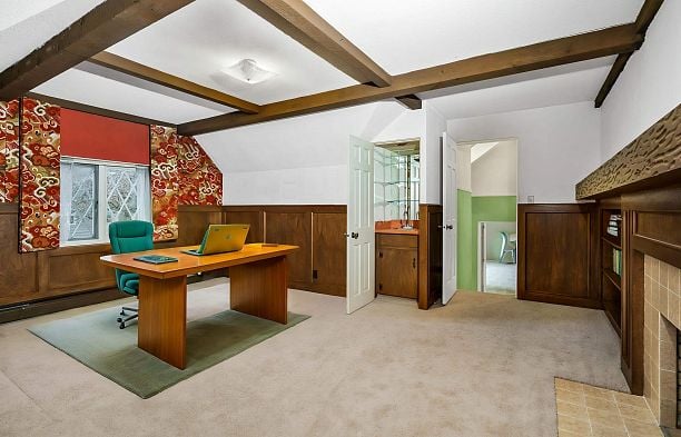 6076 Holland Street Southlands