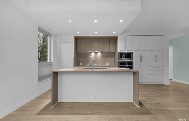 109 6677 Cambie Street South Cambie