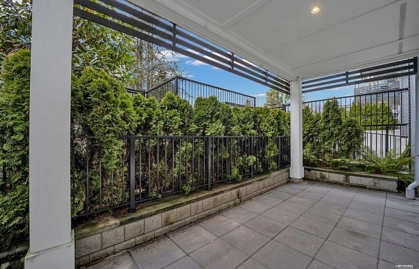 109 6677 Cambie Street South Cambie