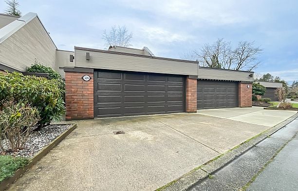 326 Greensboro Place South Cambie