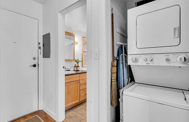 407 1476 W 10th Avenue Fairview VW