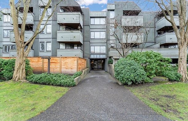 407 1476 W 10th Avenue Fairview VW