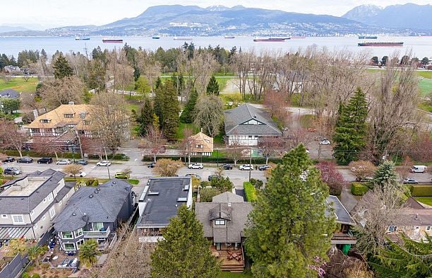 4338 W 2nd Avenue Point Grey