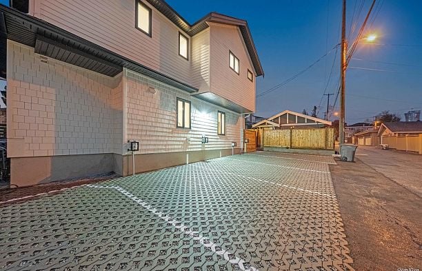 3 6730 Heather Street South Cambie