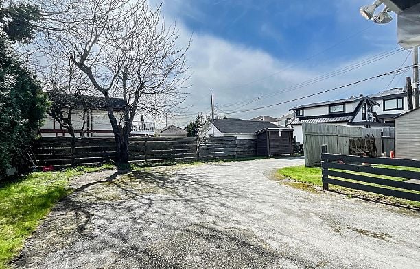 1420 Park Drive Marpole