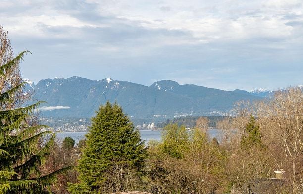 4341 W 3rd Avenue Point Grey