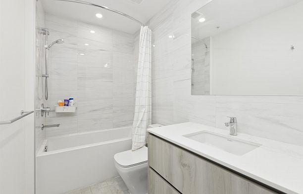 205 488 W 58th Avenue South Cambie