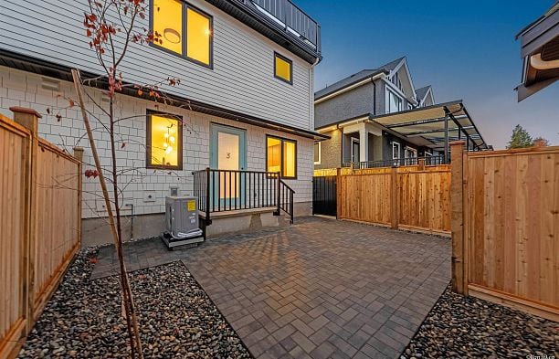3 6730 Heather Street South Cambie