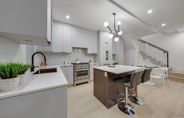 3 6730 Heather Street South Cambie