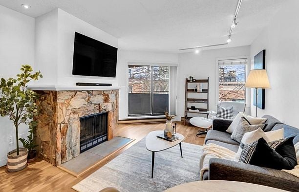 407 1476 W 10th Avenue Fairview VW