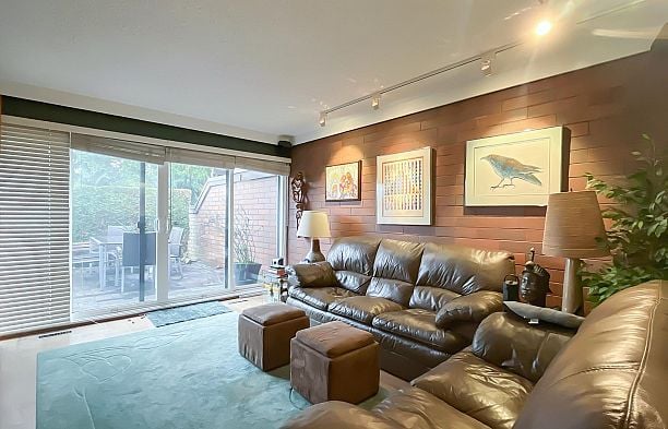 326 Greensboro Place South Cambie