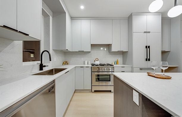 3 6730 Heather Street South Cambie