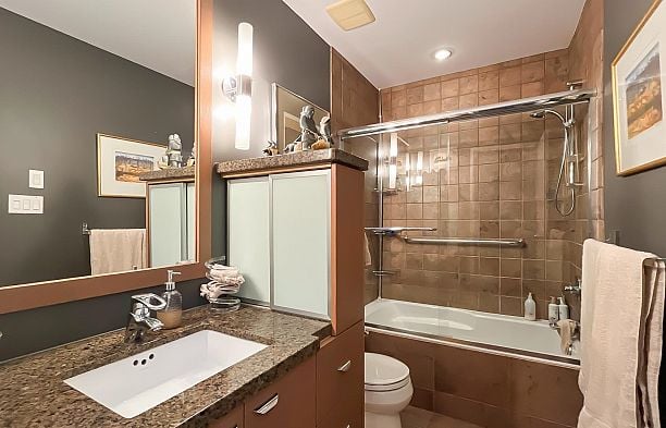 326 Greensboro Place South Cambie