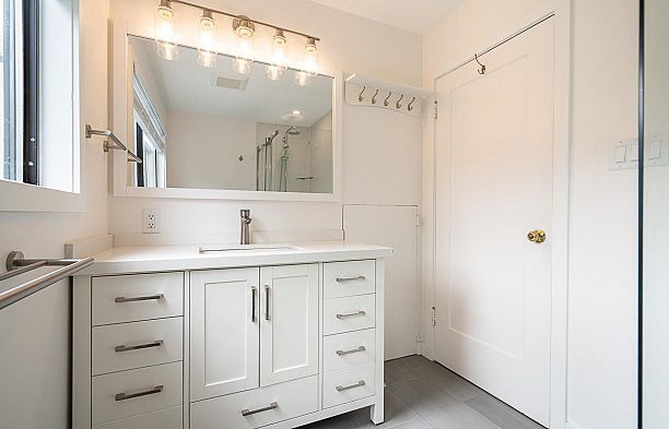 4338 W 2nd Avenue Point Grey