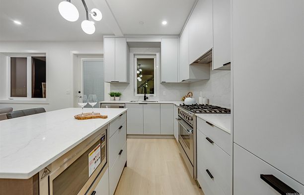 3 6730 Heather Street South Cambie