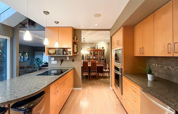 326 Greensboro Place South Cambie