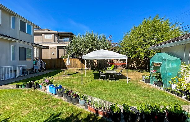 219 W 42nd Avenue Oakridge VW