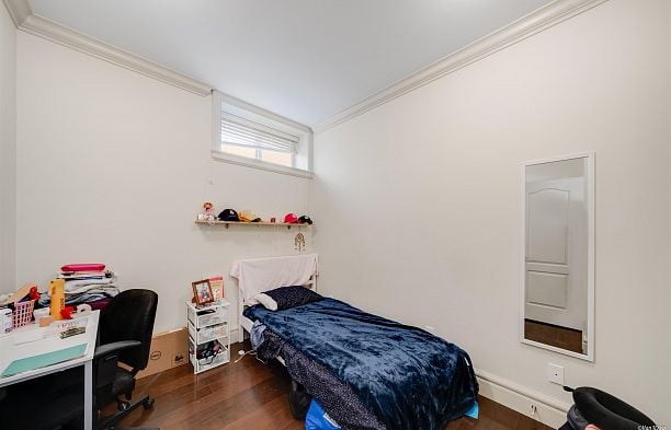 6633 Neal Street South Cambie