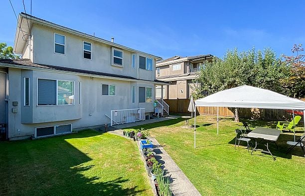 219 W 42nd Avenue Oakridge VW