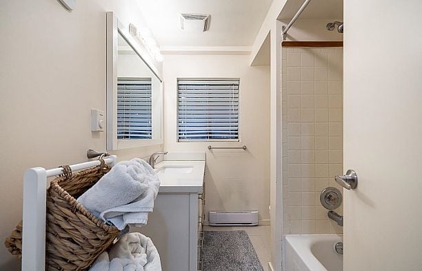 4338 W 2nd Avenue Point Grey