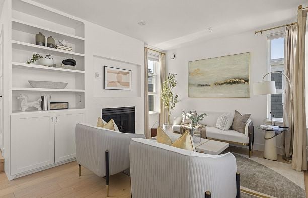 210 655 W 7th Avenue Fairview VW