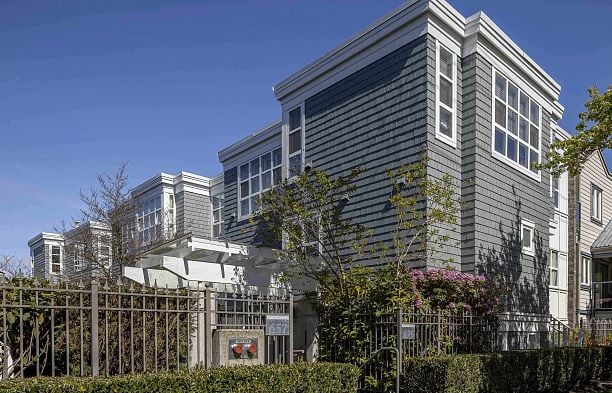 210 655 W 7th Avenue Fairview VW