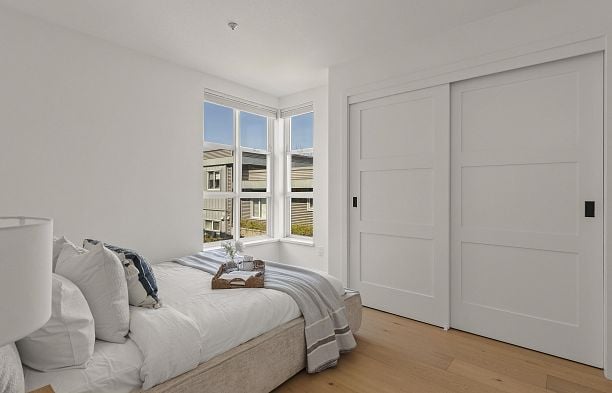 210 655 W 7th Avenue Fairview VW