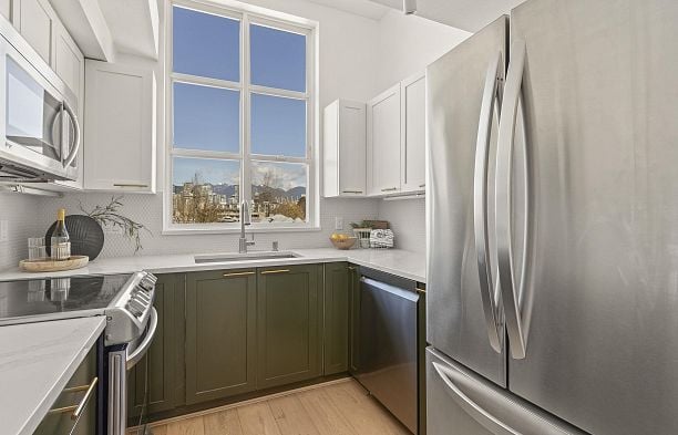 210 655 W 7th Avenue Fairview VW