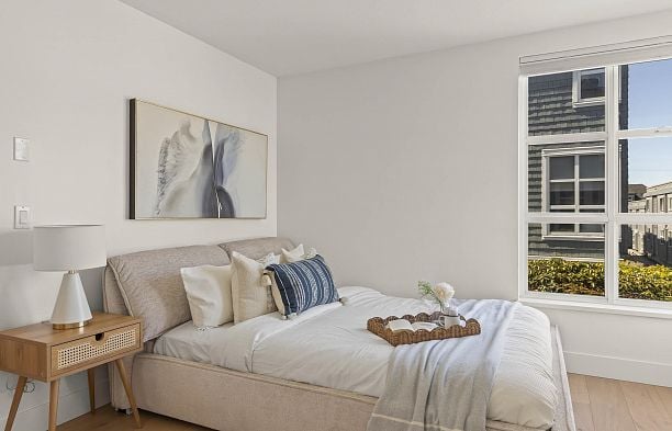 210 655 W 7th Avenue Fairview VW